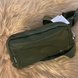 New Lululemon crossbody Purse💚💚💚💚